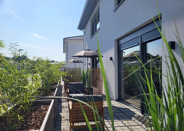 Schlossterrassen 8b * Pouch